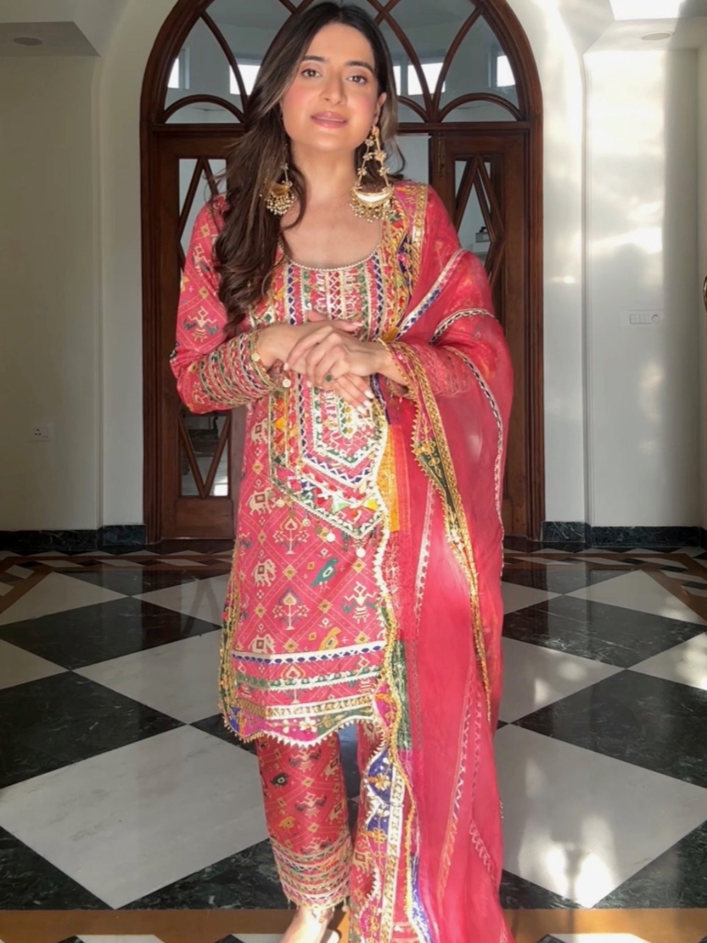 ITIKA ARORA IN RANI PINK PATOLA KURTA SET