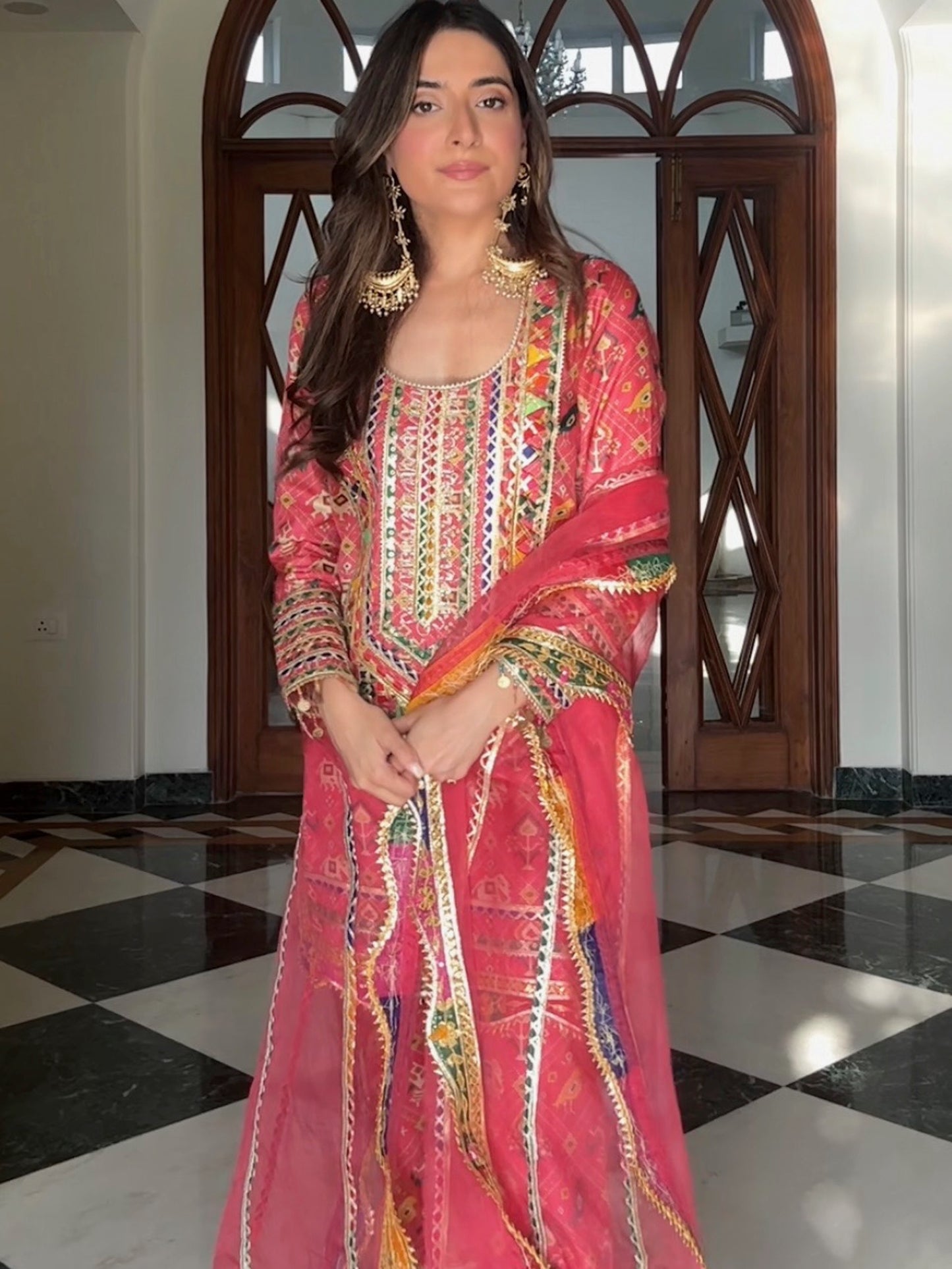 ITIKA ARORA IN RANI PINK PATOLA KURTA SET