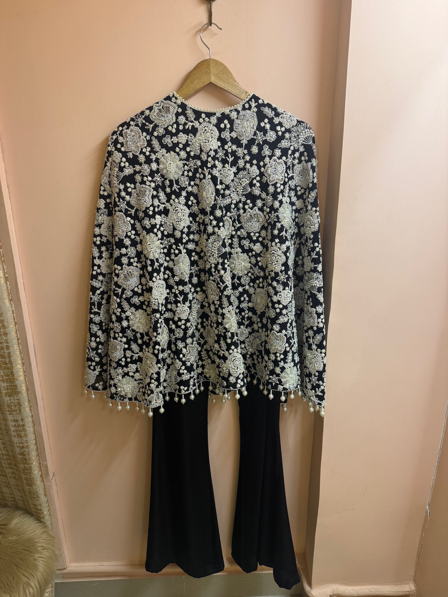 BLACK PEARL WORK CAPE SET