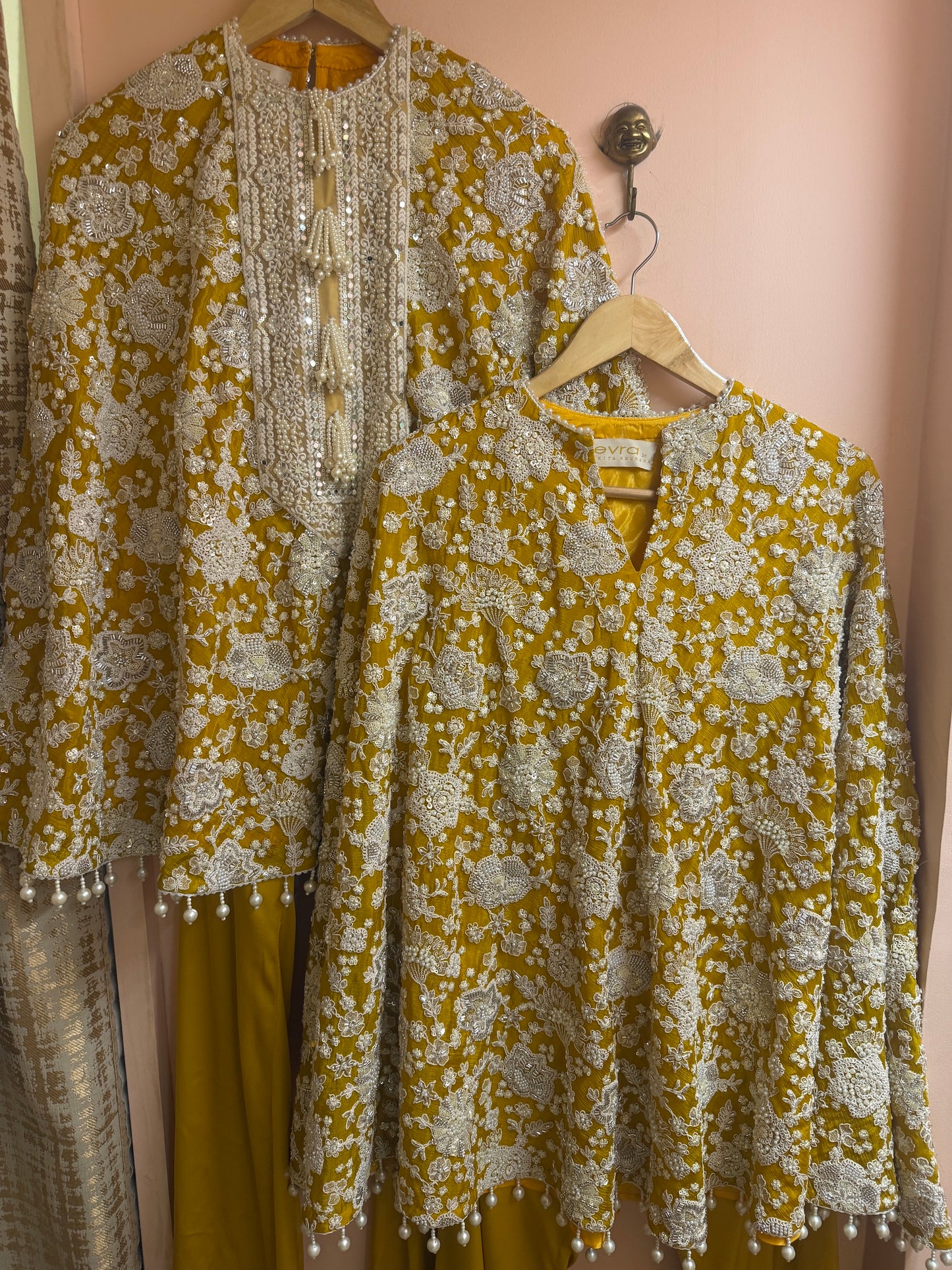 YELLOW PEARL WORK CAPE SET