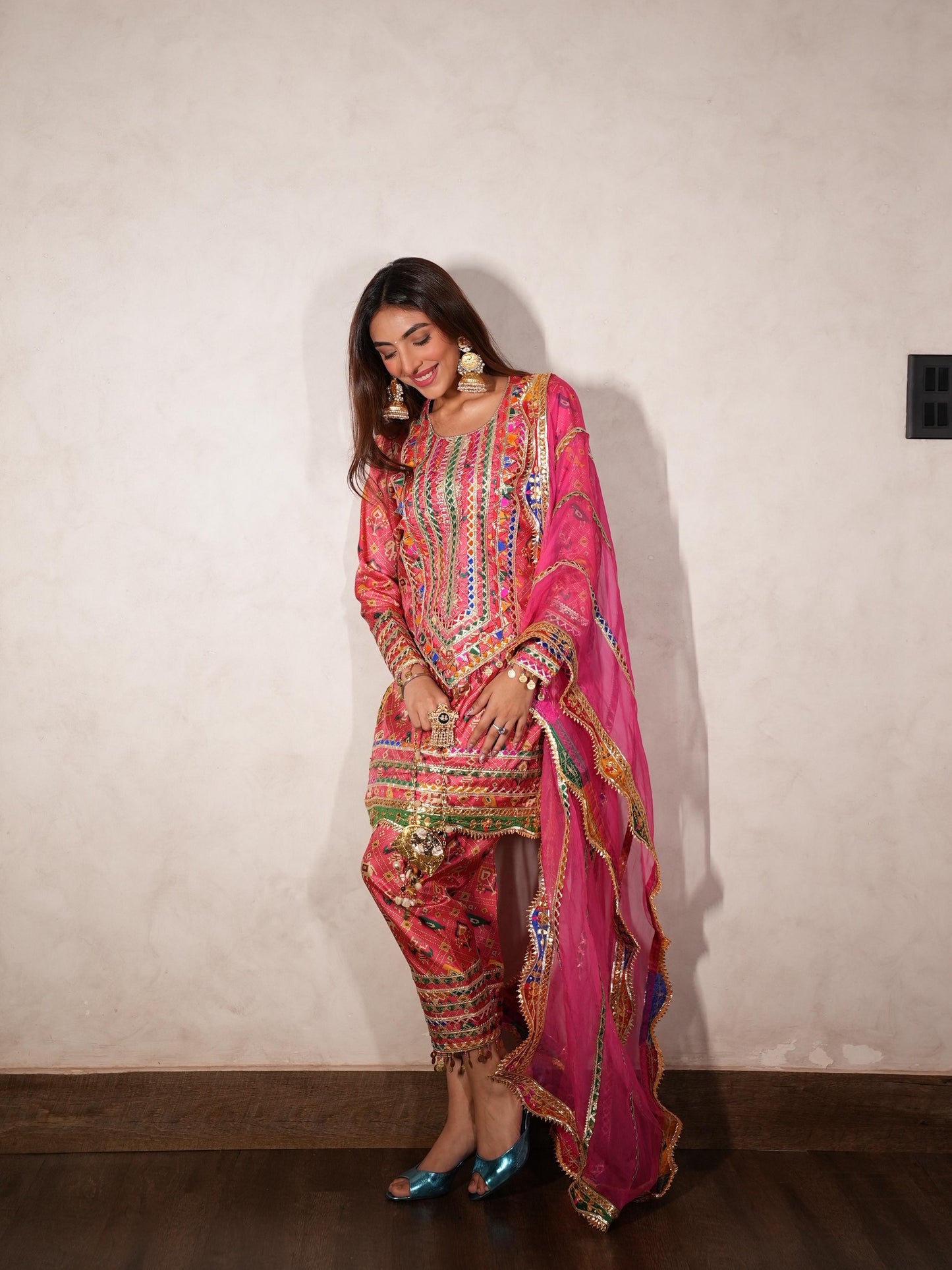 MALLAIKAA CHHEDA IN PINK PATOLA KURTA SET
