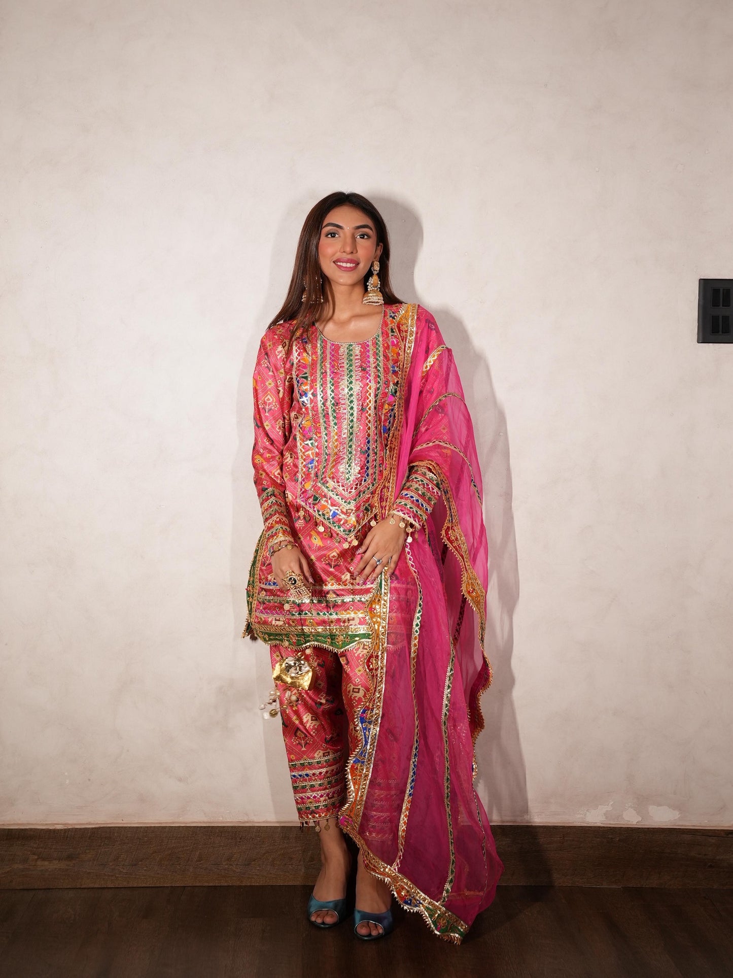 MALLAIKAA CHHEDA IN PINK PATOLA KURTA SET