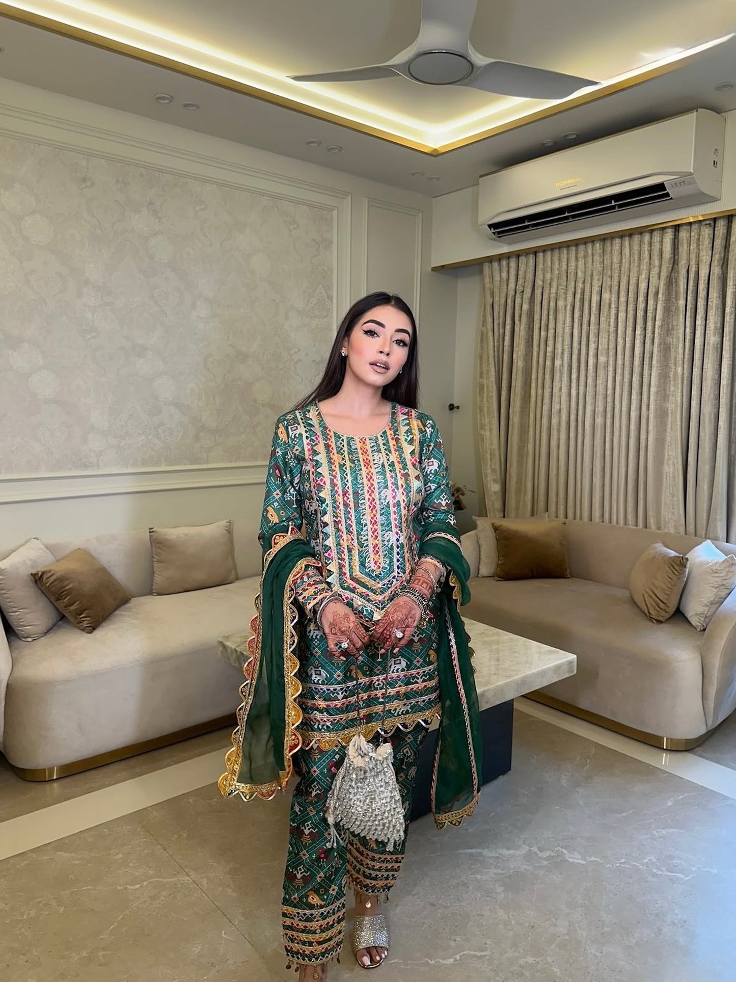 AASHNA VOHRA IN GREEN PATOLA KURTA SET