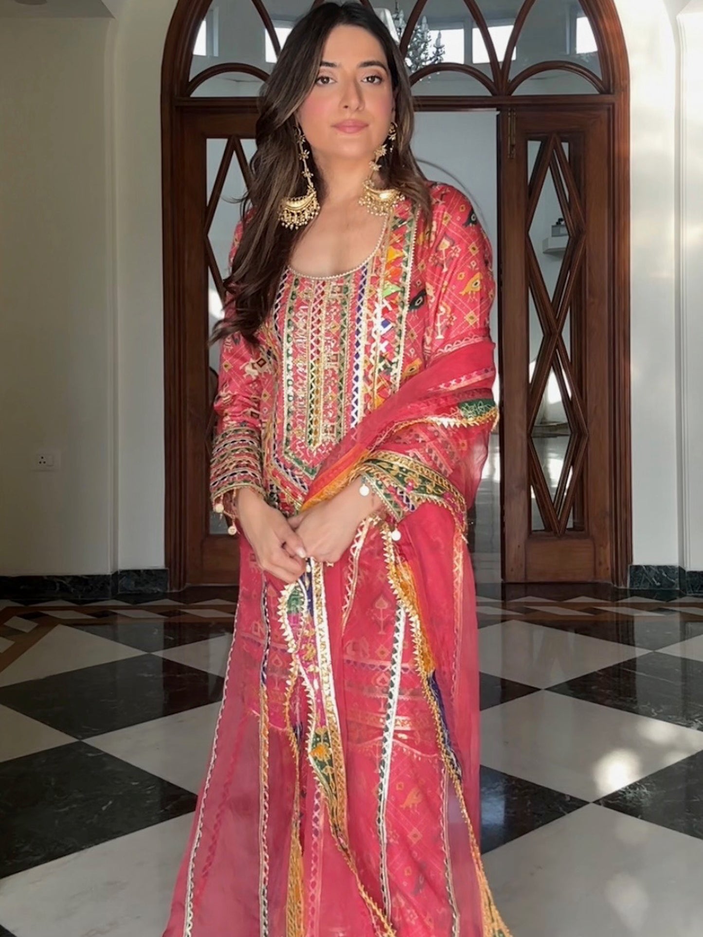 ITIKA ARORA IN RANI PINK PATOLA KURTA SET